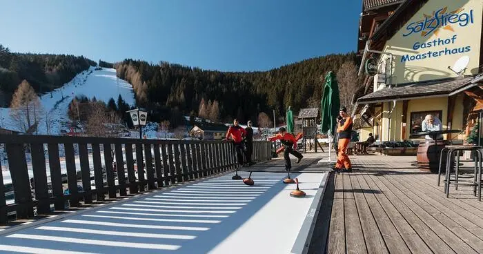 Die neue Eisstockbahn am Salzstiegl