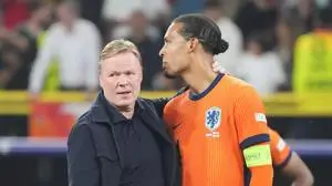 Virgil van Dijk Niederlande, Netherlands, 04 enttäuscht mit Bondscoach/Trainer Ronald Koeman Niederlande, Netherlands - Dortmund 10.07.2024: Niederlande vs. England, EURO2024 M50, Halbfinale, EM-Arena Dortmund *** Virgil van Dijk Netherlands, Netherlands, 04 disappointed with Bondscoach coach Ronald Koeman Netherlands, Netherlands Dortmund 10 07 2024 Netherlands vs England, EURO2024 M50, semi-final, EM Arena Dortmund