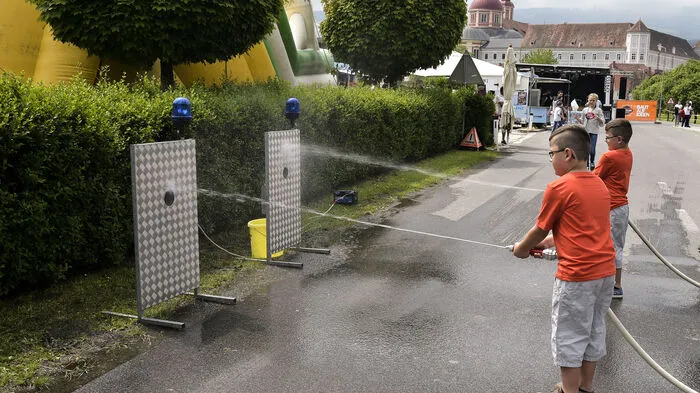 Von Aktionen für Kinder und Jugendliche bis zu Rettungsvorführungen und Fahrzeuglöschung reichten die Aktionen der Einsatzorganisationen
