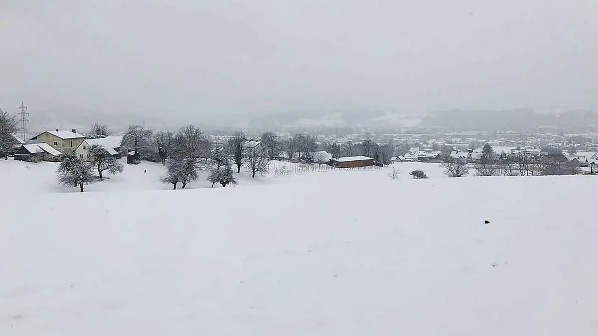 Auch Feldbach liegt unter einer Schneedecke. Und die wächst bis Freitag noch weiter an.