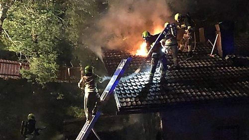 Um 3.30 Uhr Früh wurde der Brand des Einfamilienhauses entdeckt
