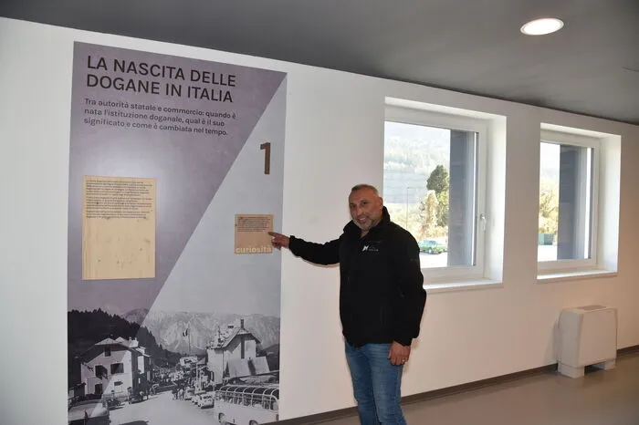 Giuseppe Di Vora von der Valcanale Gesellschaft, die mit der Sprinter Gesellschaft das Zollmuseum in Coccau betreibt.