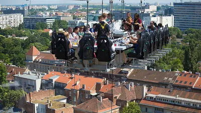 Essen in 50 Meter Höhe bei der Klagenfurter Herbstmesse