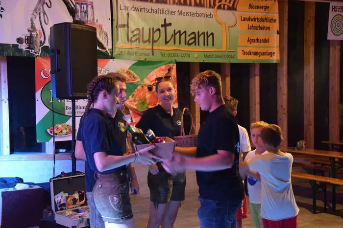 Die Erlöse des ausgelassenen Fests nutzt die Landjugend für Ausflüge und die Organisation künftiger Veranstaltungen.