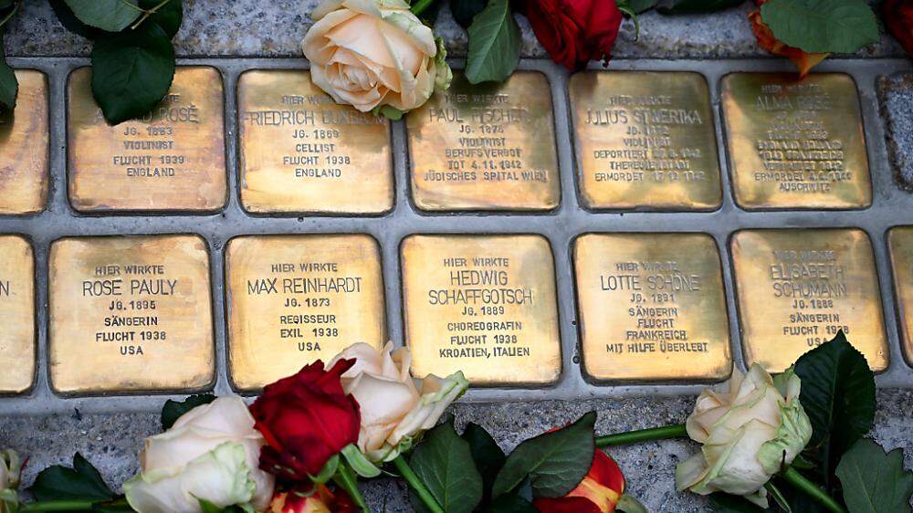 Stolpersteine in Gedenken an Künstlerinnen unmd Künstler, die von den Nationalsozialisten verfolgt oder ermordet wurden