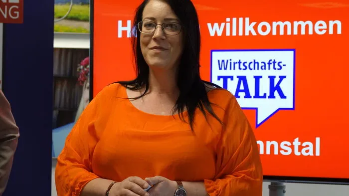 Manuela Hobelleitner (Anzeigenleitung Liezen) eröffnete den Wirtschaftstalk