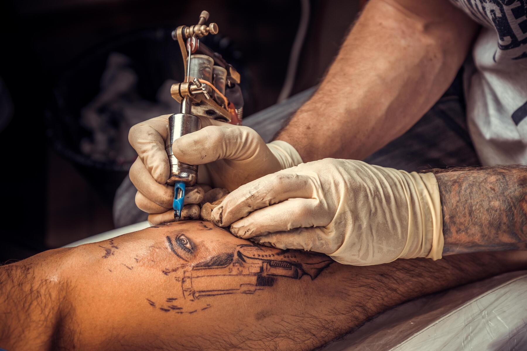 Wollte nicht bezahlen: Grazerin drehte in Tattoo-Studio durch