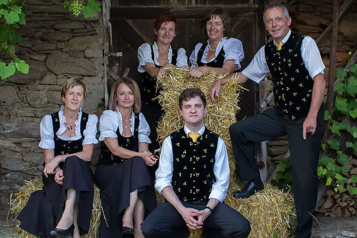 Wo? Zweite Vorentscheidung am 20. Oktober im „Haus der Musik“ in St. Stefan im Lavanttal. Einlass um 18 Uhr, Eintritt frei. Beginn ist um 19.30 Uhr. Die besten Chöre singen im Finale am 17. November.Live. Radio Kärnten überträgt ab 19.30 Uhr live.Publikumsvoting. Eine halbe Stunde nach dem letzten Chor über „www.kaernten.orf.at“.