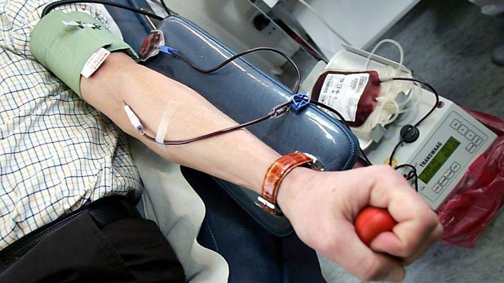 Diplomiertes Gesundheitspersonal sollte beim Blutspenden ausreichend sein