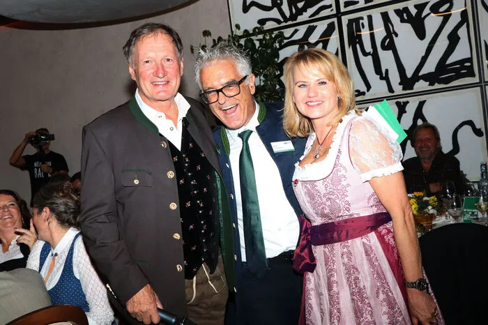 Überraschungsgast des Abends war "Skilegende" Franz Klammer - hier mit Hans Embacher und Edith Sabath-Kerschbaumer am Foto.