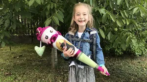 "Ich habe schon viel gelernt, alle sind nett und ich fühle mich wohl", sagt Stella Seidl (7) über den Start in die Schule