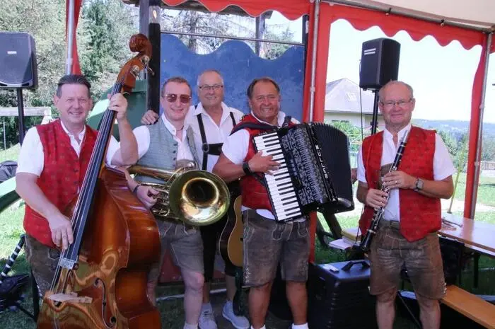 Für den musikalischen Genuss sorgte die Gruppe Herzschlag.