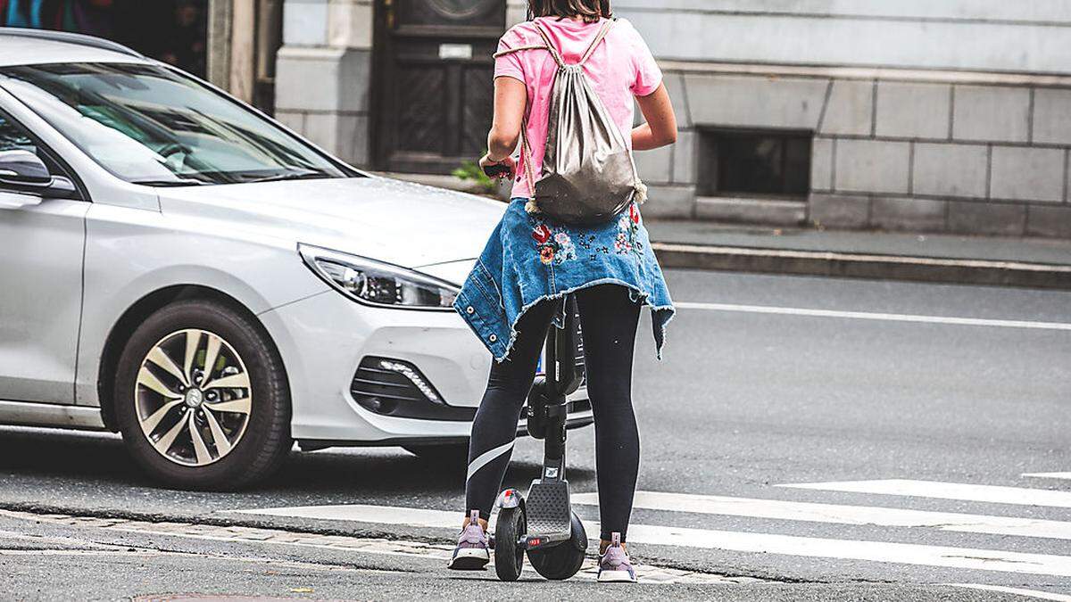 Die E-Scooter-Lenkerin war auf einem Geh- und Radweg unterwegs (Sujetbild)