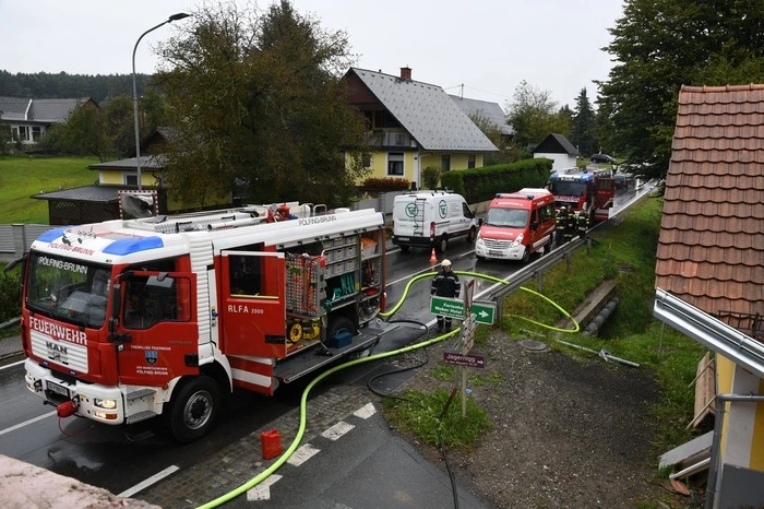 Um ca. 13:45 konnte von Einsatzleiter OBI Martin Puschnigg „Brand aus“ gegeben werden und der Großteil der eingesetzten Kameraden konnten wieder in die Rüsthäuser einrücken.
