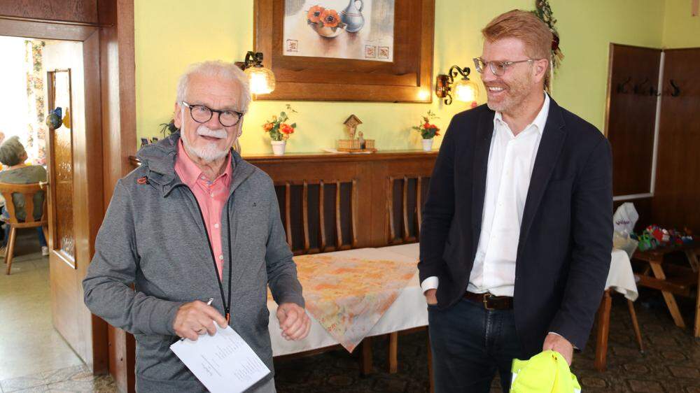 Max Weissenbäck (links) und der Knittelfelder Bürgermeister Harald Bergmann, der sich für das Engagement der Schülerlotsen bedankte