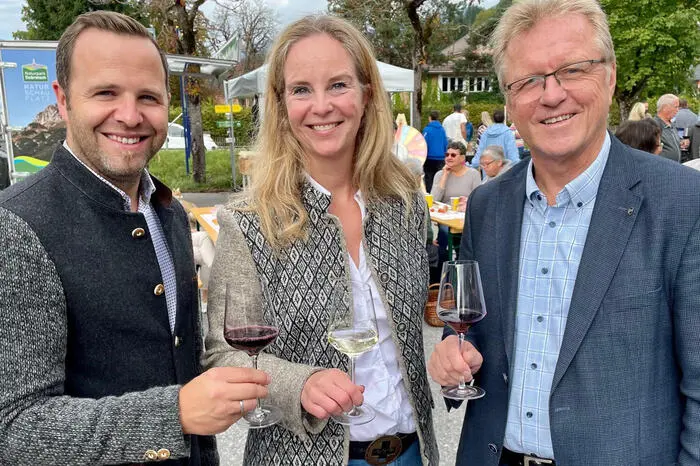 Unter den Gästen: die Bürgermeister Christian Hecher (Bad Bleiberg; links) und Reinhard Antolitsch (Arnoldstein) sowie Birgit Pipp von der Kärntner Tourismusschule