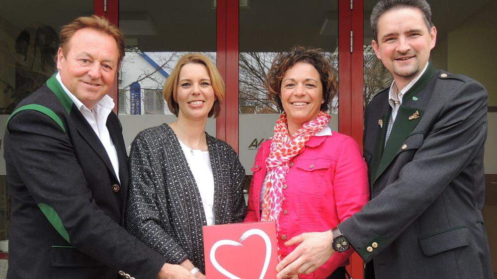 SPÖ-Bezirksvorsitzender Franz Schleich, Staatssekretärin Sonja Steßl, Cornelia Schweiner und Martin Weber (von links)