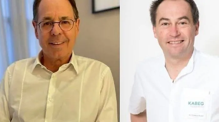 Dietmar Pacher (links) verabschiedete sich in den Ruhestand und übergab die gynäkologische Praxis an Christian Koren