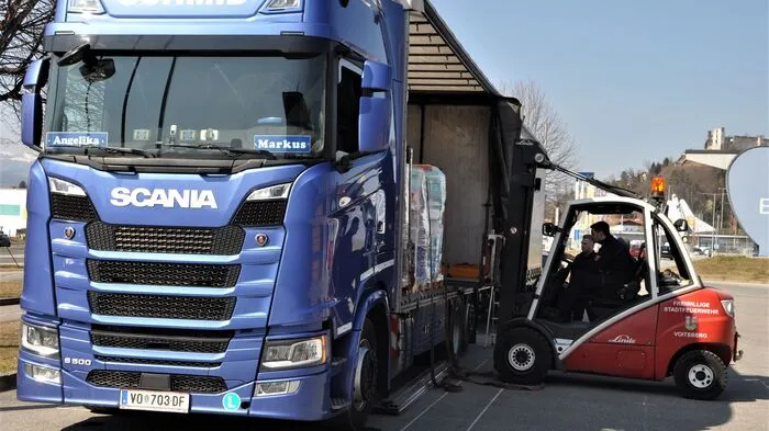 Am vergangenen Wochenende wurden die in Voitsberg gesammelten Sachspenden für die Menschen in der Ukraine ebenso auf Lastwagen verladen...