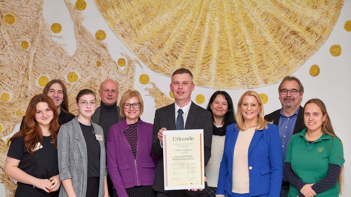 Das Borg Jennersdorf erhielt kürzlich als erstes Gymnasium Österreichs die Auszeichnung „Naturparkschule“.