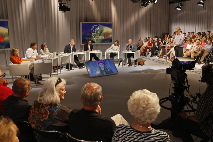 ... ein Grund könnte die Auftakt-Autorin gewesen sein: Stefanie Sargnagel ...
