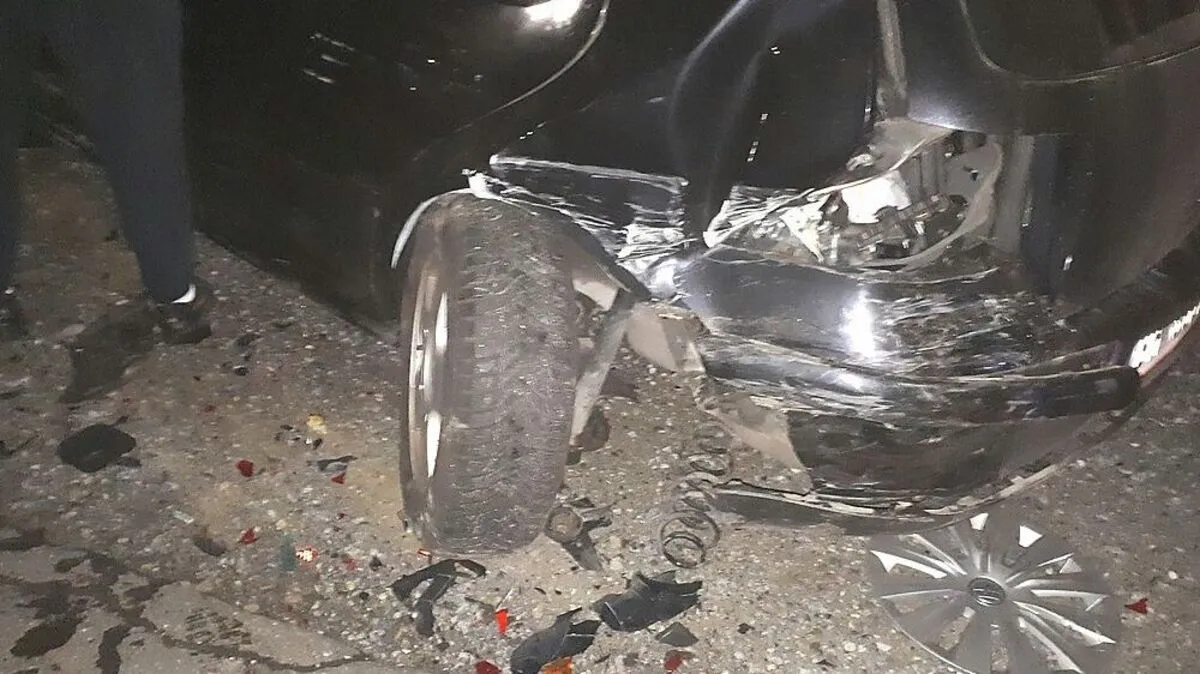 Das Auto wurde massiv beschädigt