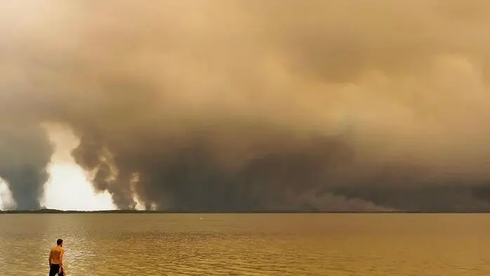 Rauchwolken über Lacanau nach einem Waldbrand im Südwesten Frankreichs. | Rauchwolken über Lacanau nach einem Waldbrand im Südwesten Frankreichs.