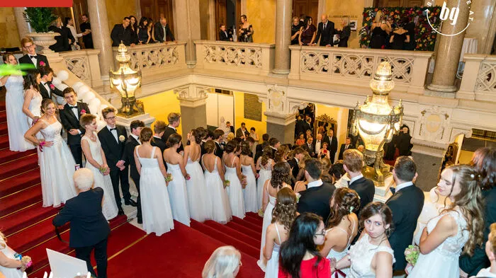 Im Congress veranstalteten die Schüler der Ursulinen ihren Maturaball.