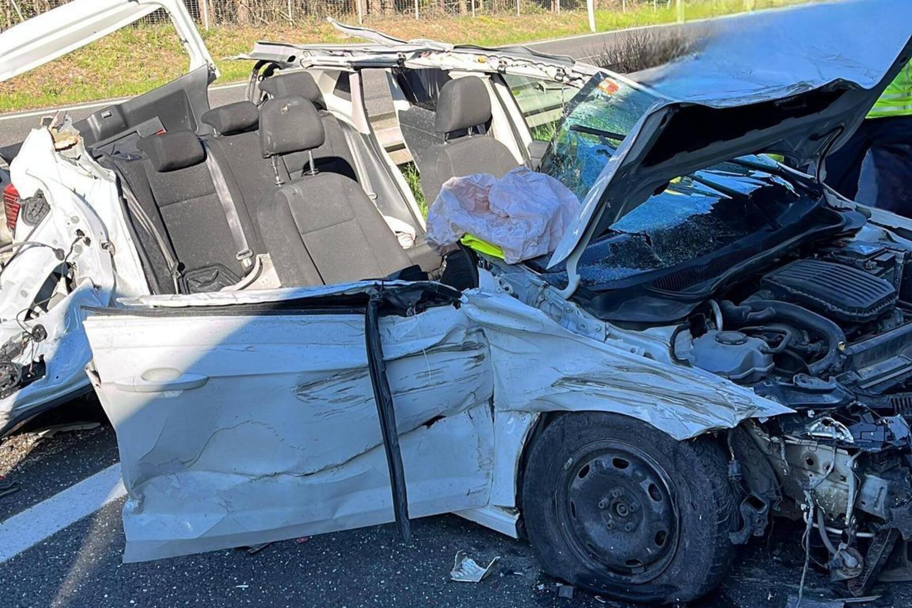 Vor dem Karawankentunnel: Frau übersah Stau und kollidierte mit Lkw