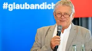 Nach 25 Jahren als Vorstand haben die Betriebsräte der Holding Graz Wolfgang Malik ein kostbares Abschiedsgeschenk gemacht