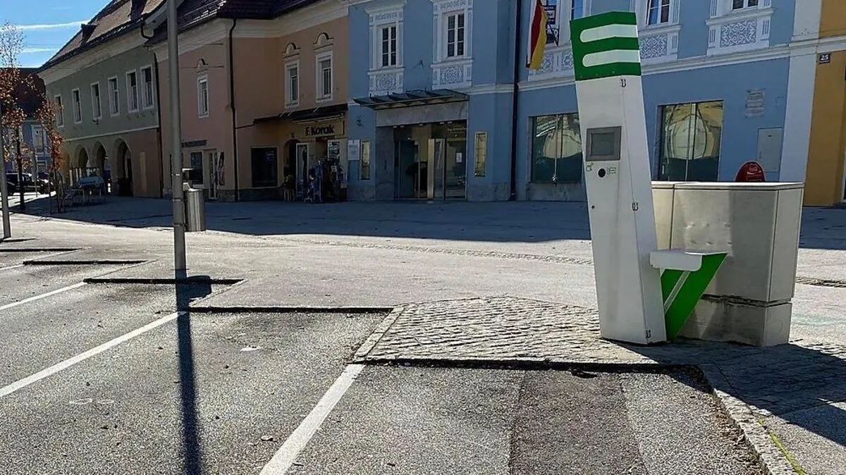 Künftig können Besitzer ihre E-Fahrzeuge auf der dafür vorgesehenen Fläche aufladen