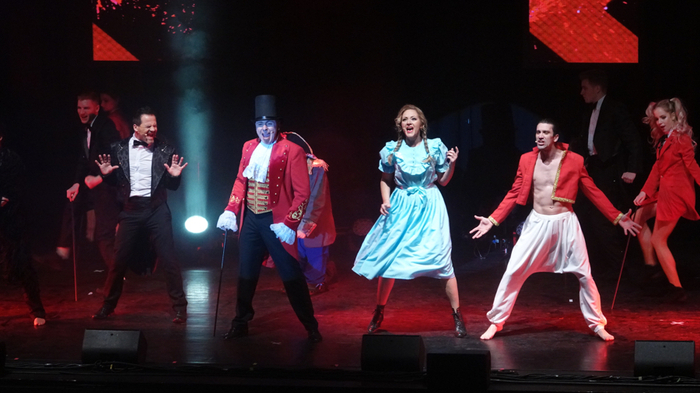 Die zweistündigen Show „Die Nacht der Musicals“ mit den großartigen Sängerinnen und Sängern und dem erstklassigen Tanzensemble der „Broadway Musical Dance Company“ begeisterte die Besucher. 