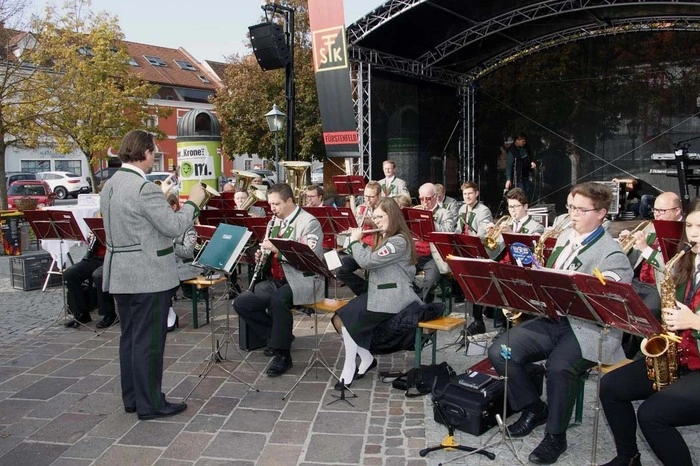 Die Stadtkapelle Fürstenfeld unter dem Taktstock von Kapellmeister Alfred Reiter sorgte für den lautstarken Tusch.