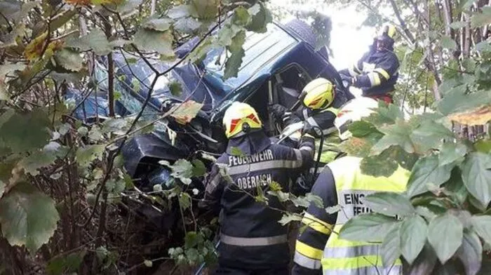 Samstagmittag ereignete sich ein schwerer Verkehrsunfall auf der S6 bei der Abfahrt Oberaich (Bruck an der Mur). Ein Pkw war von der Straße abgekommen und abgestürzt, die Lenkerin (21) konnte nur noch tot geborgen werden. Mehr dazu.  