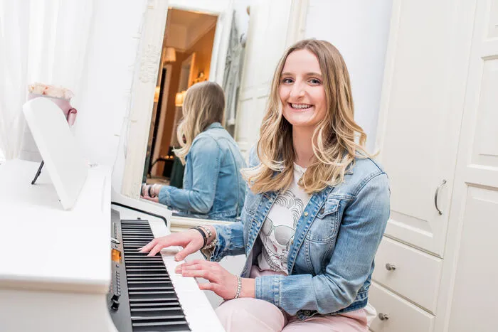 Kategorie: Junge Talente. Julia Wastian ist nicht nur Zusehern von „The Voice Kids“ bekannt, sie war auch beim ORF-Format „Starmania“ am Start. Die Brücklerin hatte es dort bis ins Finale geschafft. Stimmen Sie hier ab!