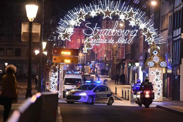Ein Mann, der als potenzieller Gefährder polizeibekannt ist, eröffnete am Dienstagabend das Feuer, dabei wurden mehrere Menschen getötet.