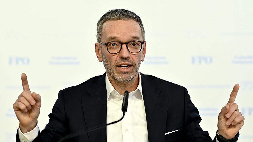 FPÖ-Chef Herbert Kickl kritisiert die Regierung scharf.