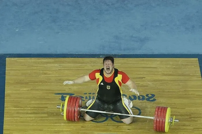 Mit neuen persönlichen Bestleistungen in beiden Teildisziplinen (203 kg Reißen, 258 kg Stoßen) distanzierte er mit insgesamt 461 kg die internationale Konkurrenz im Superschwergewicht und wurde der erste deutsche Olympiasieger im Gewichtheben seit 16 Jahren.