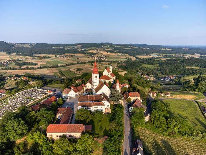 Wallfahrtsort: der Himmelsberg mit seinen vier Kirchen im steirischen Straden