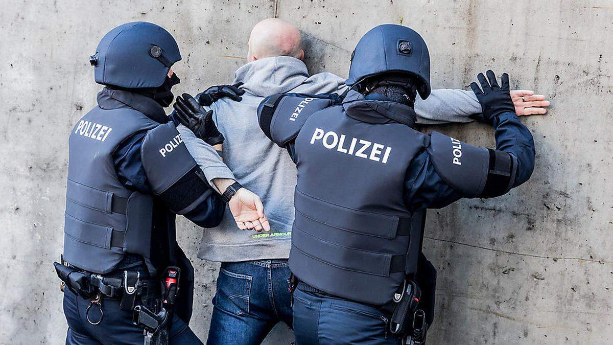 Symbolbild der &quot;Schnellen Interventionsgruppe&quot; der Polizei