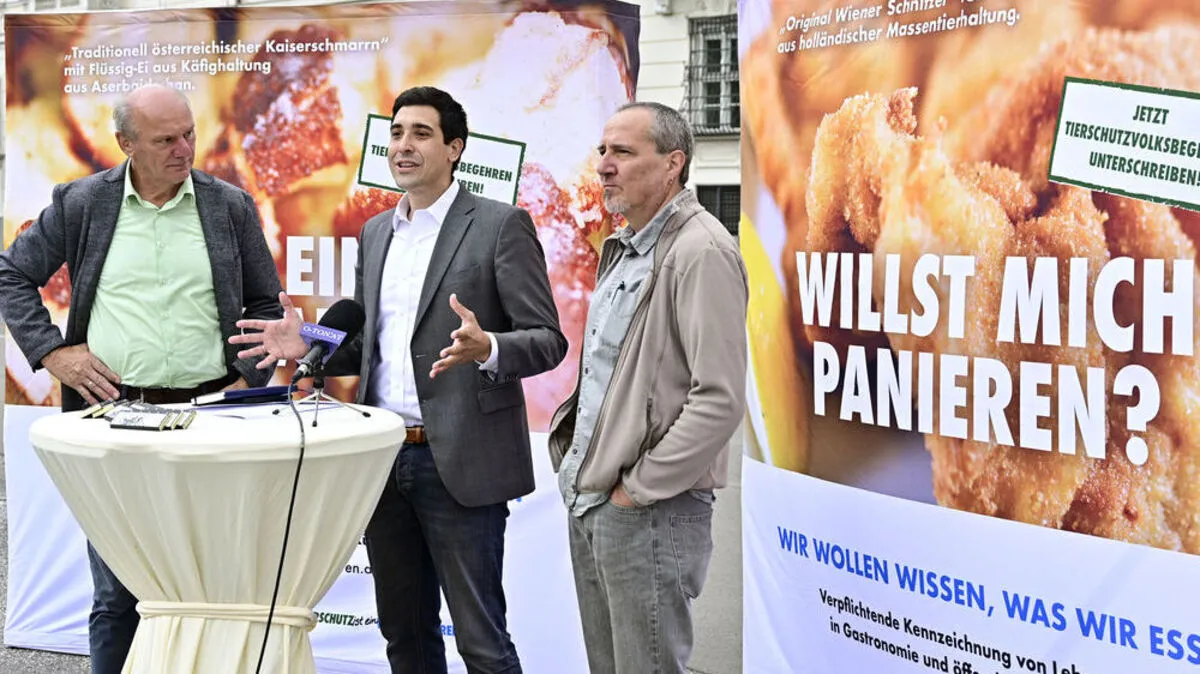 Unternehmer Josef Zotter, Initiator Sebastian Bohrn Mena (Mitte) und Obmann von BiowirtInnen Gerold Hubmer (rechts)