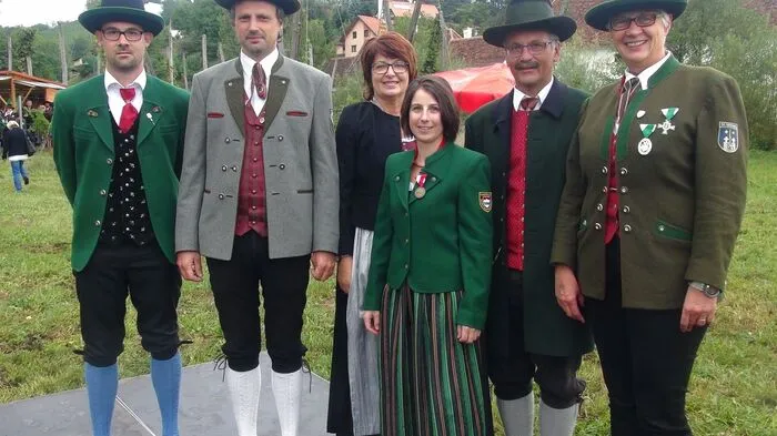 Als Gratulanten fanden sich neben zahlreichen Ehrengästen 31 Musikkapellen aus dem Musikbezirk Leibnitz und drei Gasthapellen mit insgesamt rund 1200 Musikern ein, um den Kaindorfer Musikkameraden klingend zum Jubiläum zu gratulieren.