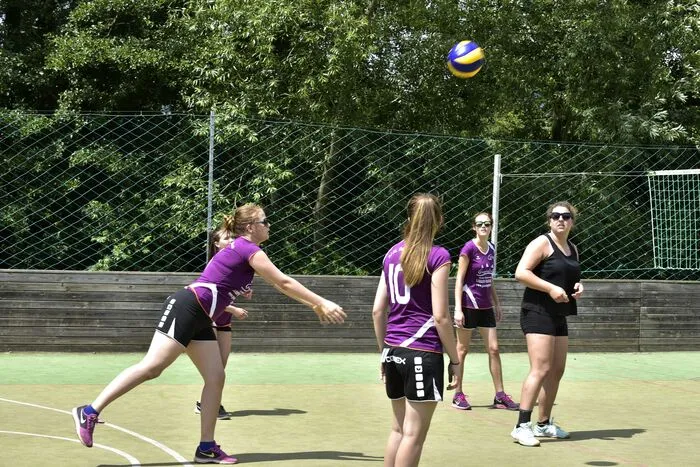 Spannend verliefen die einzelnen Bewerbe, besonders im Finale der Volleyballer