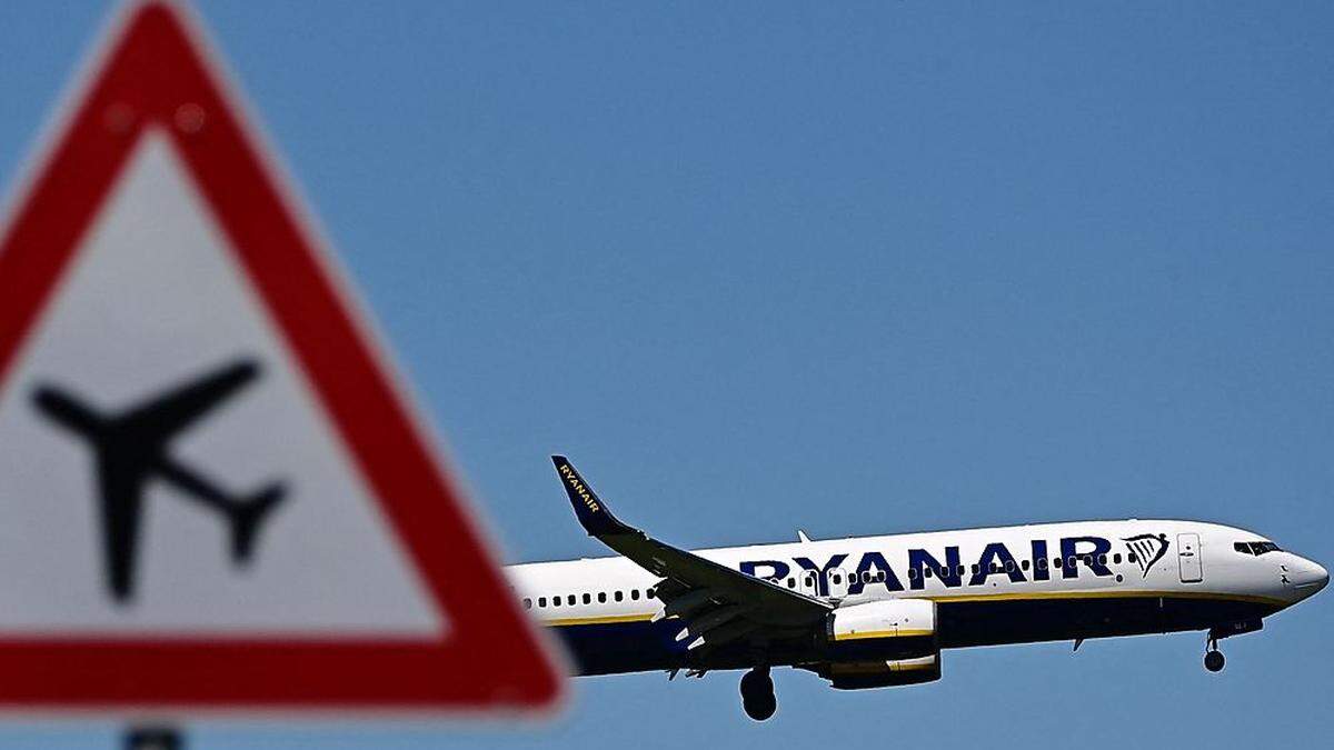 Ryanair schrieb im ersten Geschäftsquartal einen höheren Verlust von 273 Millionen Euro