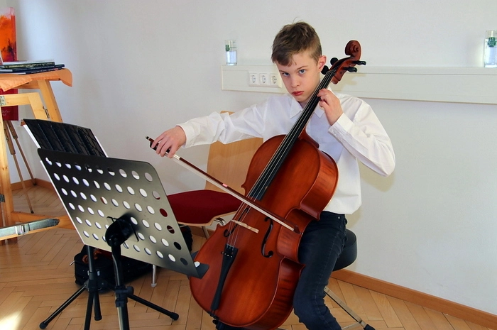 Musikalisch umrahmt wurde die Vernissage von der „ersten steirischen Akkord-Zither Musi“.