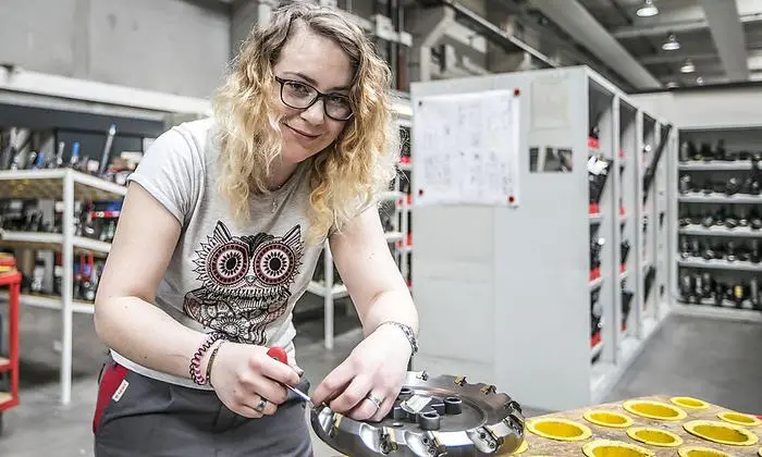 Maria Brandner am Fräskopf  