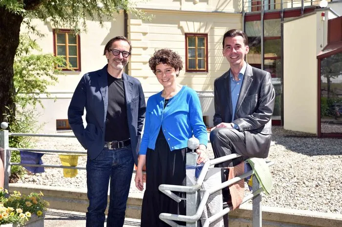 Wolfgang Giegler, Geschäftsführer, hat die Ausstellung konzipiert. Constanze Drumm war einer der Umsetzerinnen des Konzeptes, Bürgermeister Josef Ofner Unterstützer des Projektes.