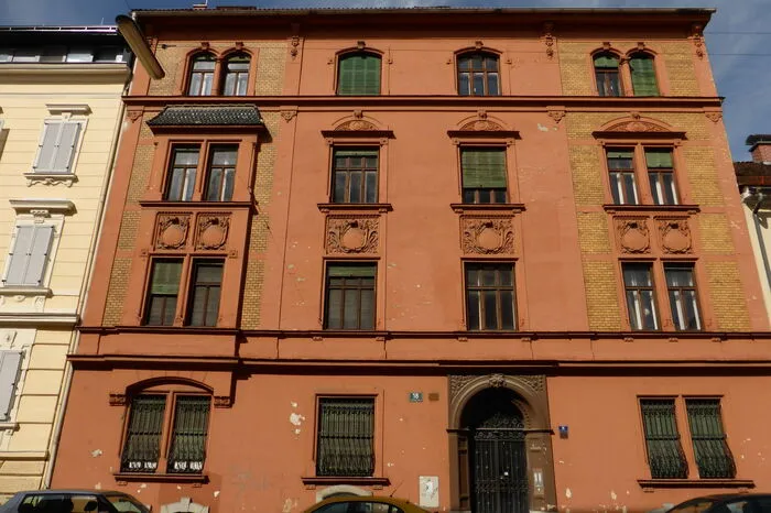 Die Fassade vor dem Umbau.