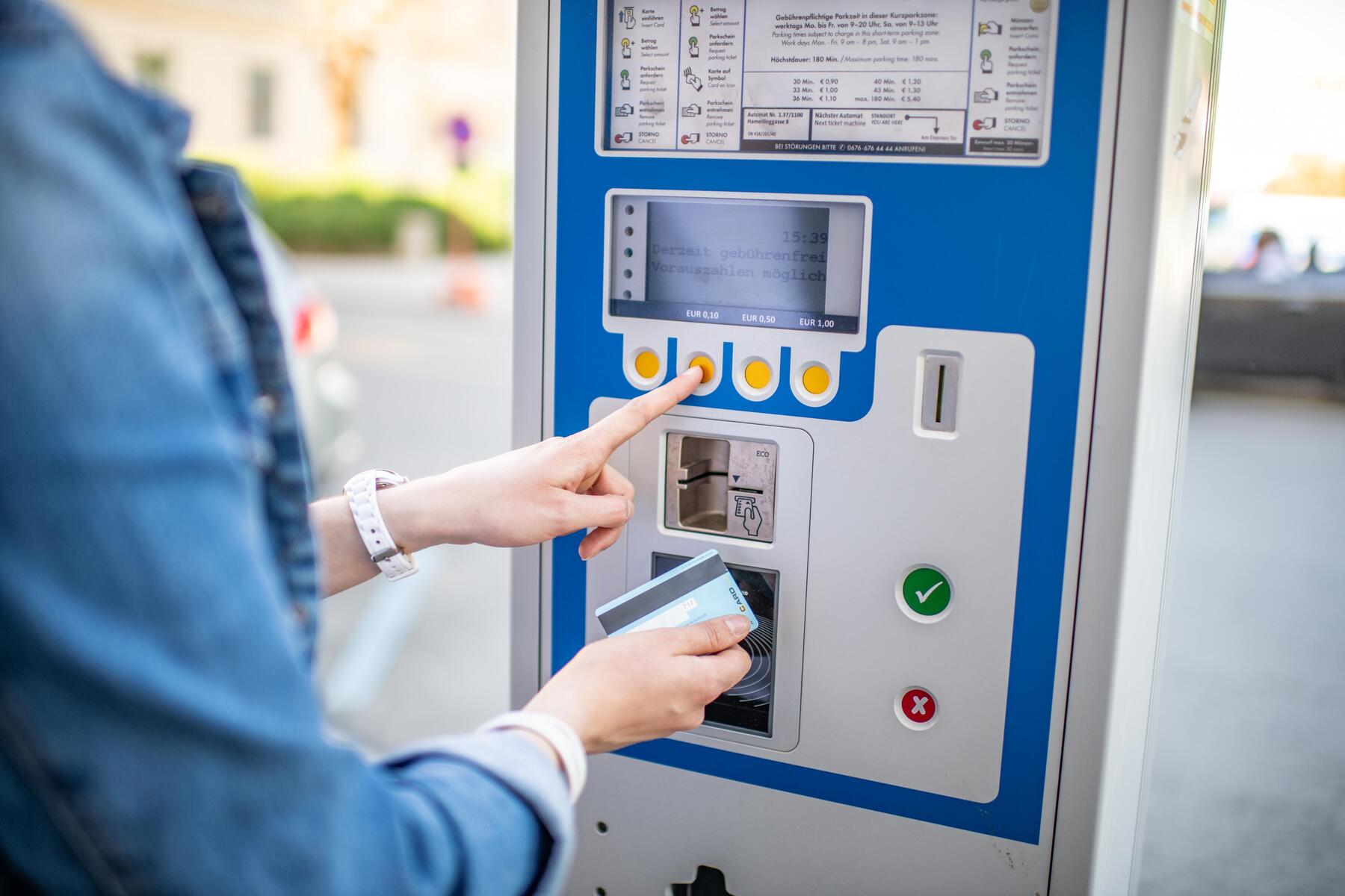 Gefälschte QR-Codes auf Linzer Parkautomaten: Stadt warnt