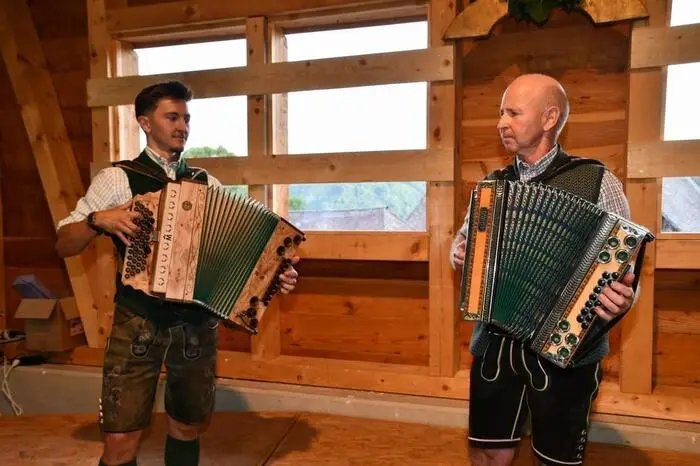 Das Programm gestalteten der Gesangverein Oberwölz mit Leiterin Ilse Schmalzer, der Landjugendchor Oberwölz, Männer-Xang mit Leiter Franz Valencak, die „Wölzer Buam“ und die Familie Geißler sorgten für musikalische Beiträge. 